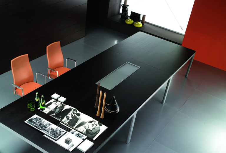 Mesa de conferencia Eneko